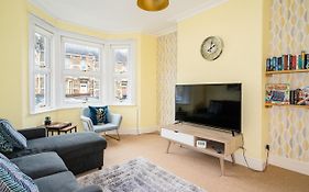 Fantastic, Spacious 3 Bedroom House With Garden